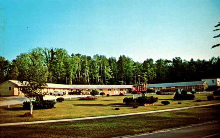Candlelite Motel - Old Post Card